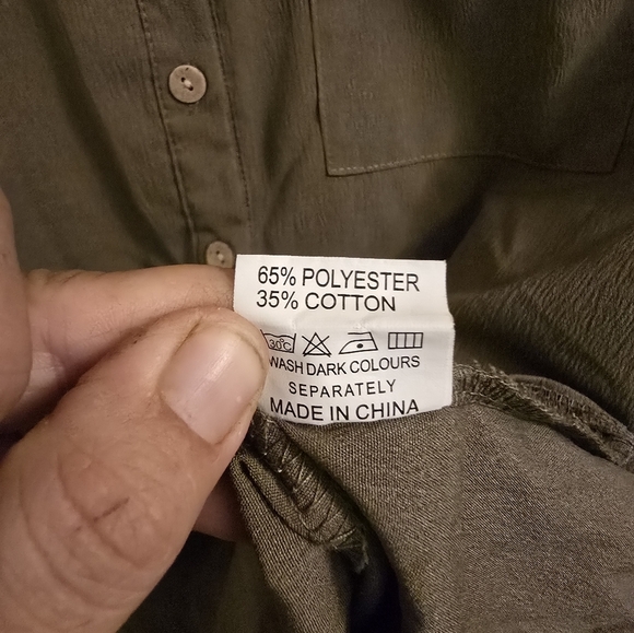 Men’s olive green short-sleeved button-up shirt with chest pocket, size small - Picture 4 of 5